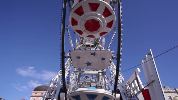 A Luna park kerekének látványa működés közben - Felvétel, videó