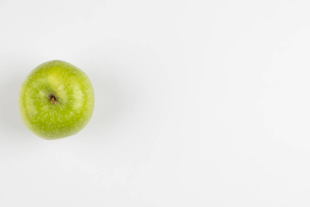 Single fresh green apple placed on white background. High quality photo - Photo, Image