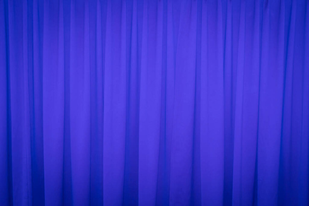 Cortina cerrada azul con un uso de punto de luz para el fondo - Foto, Imagen