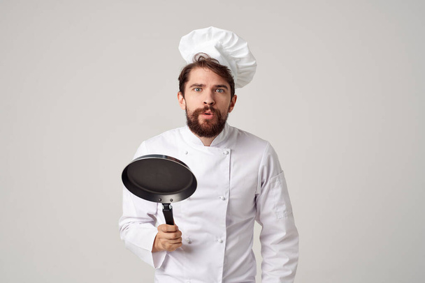parrakas mies kokki ravintola palvelujen tarjoaminen kulinaarinen teollisuus - Valokuva, kuva