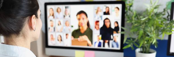 Woman communicating with group of business people via video conferencing - Fotografie, Obrázek