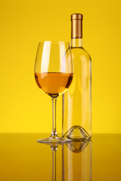 Glas Weißwein - Foto, Bild