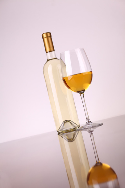 Glass of white wine - 写真・画像