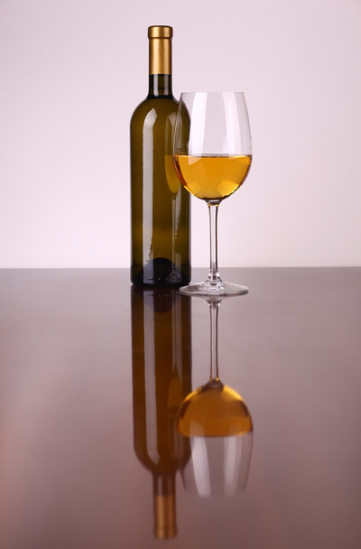 Glass of white wine - Foto, afbeelding