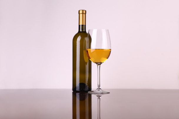 Glass of white wine - 写真・画像