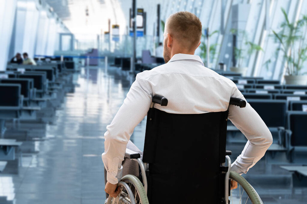 Disabled Adult People Travel In Wheelchair At Airport - Foto, Imagem