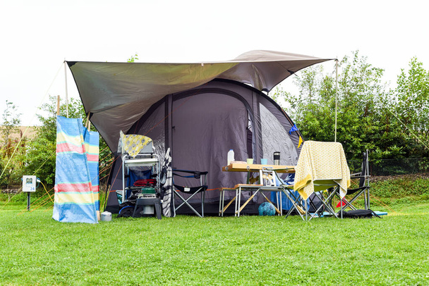 Tenda de acampamento em um parque de campismo para uma pausa de férias em família uk - Foto, Imagem