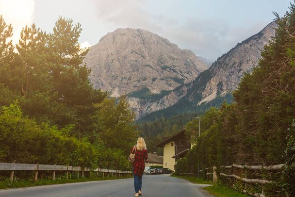 dívka v horách, Alpy, Rakousko - Fotografie, Obrázek