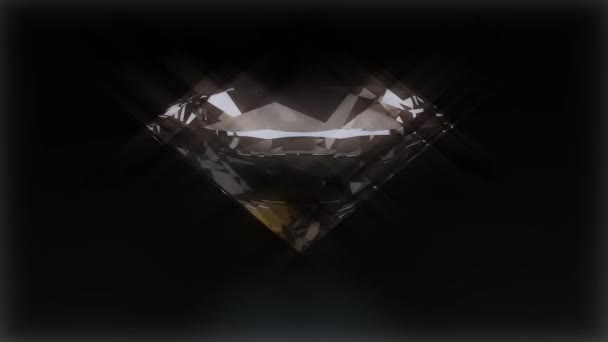 Brillante diamante girando su se stesso su uno sfondo nero - Filmati, video