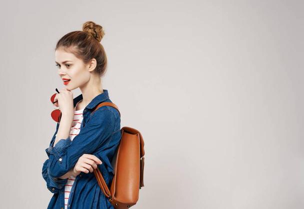 ładna młoda kobieta plecak szkoła student nowoczesny styl - Zdjęcie, obraz