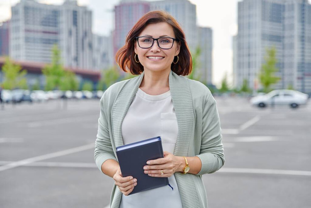 Outdoor portrait of business woman 40s of age - Fotoğraf, Görsel