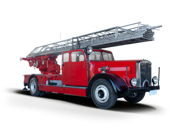 Κλασικό πυροσβεστικό όχημα με σκάλα που απομονώνεται σε λευκό φόντο - Φωτογραφία, εικόνα