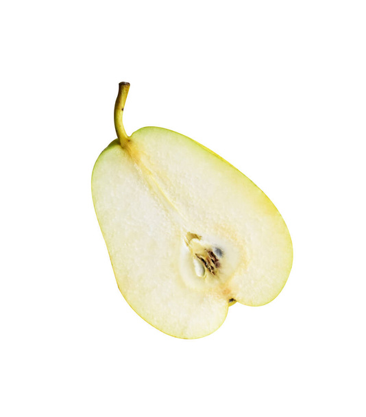 Frutas de peras frescas isoladas com recorte em fundo branco, sem sombra, metade, pedaços, fatias - Foto, Imagem