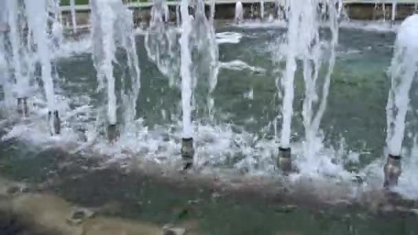 Fuente de agua en la plaza de la ciudad, Tiflis - Metraje, vídeo