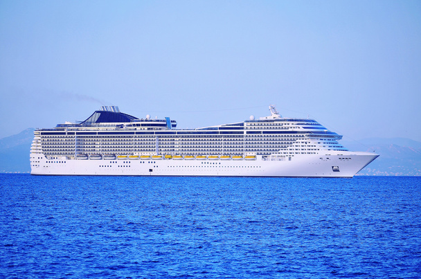 Crucero blanco
 - Foto, imagen