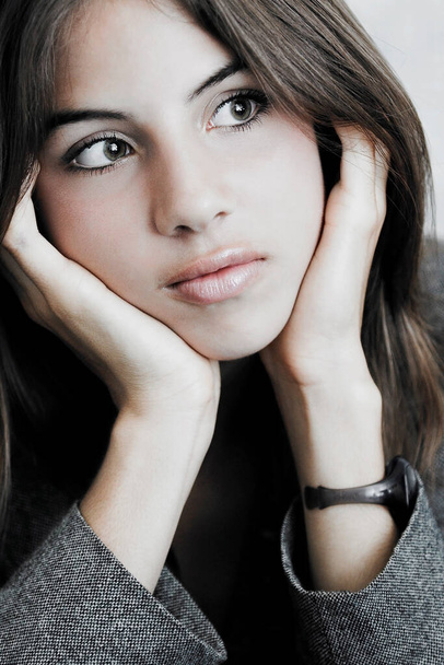 portrait of a beautiful young woman with natural makeup - Foto, Bild