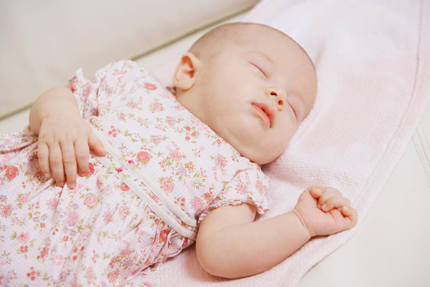 cute baby girl lying on a bed - Foto, immagini
