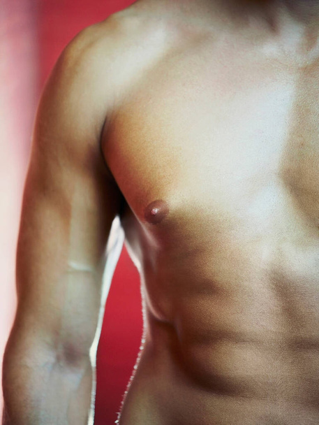 young man with muscular torso, close-up - Фото, изображение