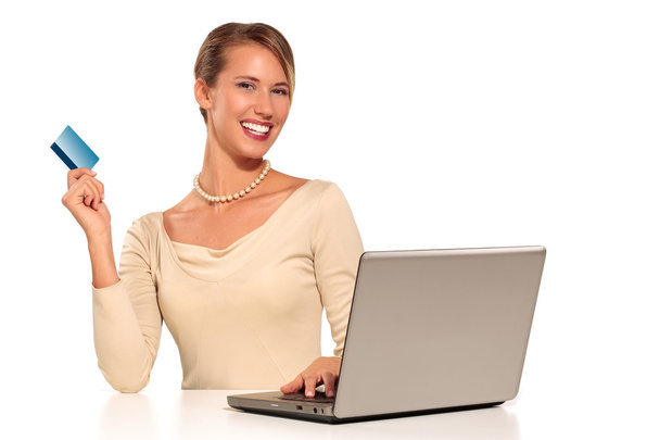 fiatal nő ül az asztal, online vásárlás - Fotó, kép