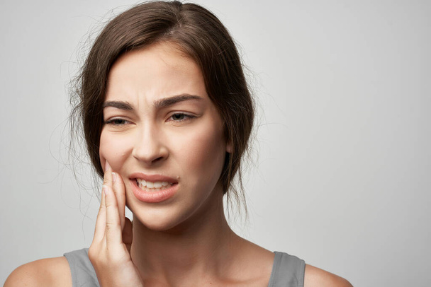 kobieta z bólem zęba stomatologia ból problemy zdrowotne - Zdjęcie, obraz