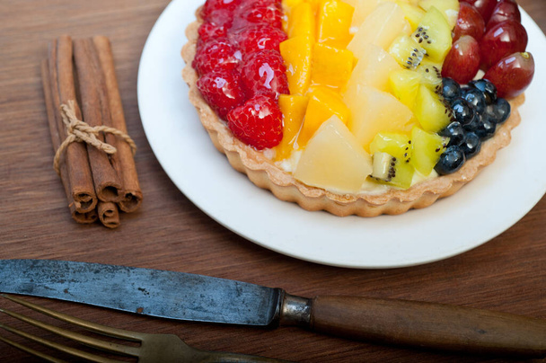 delicious homemade cheesecake with berries and fruits on wooden background - Zdjęcie, obraz