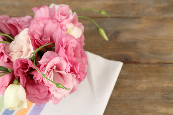 Bouquet de fleurs d'eustomie
 - Photo, image
