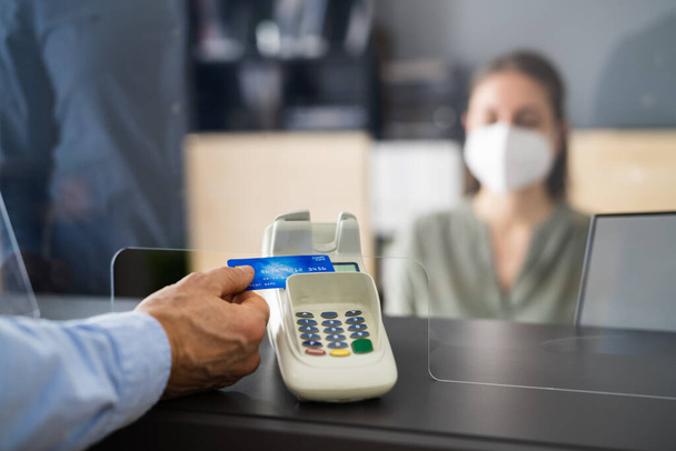 Contactless Hotel Reception Payment In Face Mask - Foto, Imagem