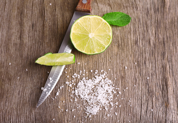 Fresh lime, knife and salt - Фото, изображение