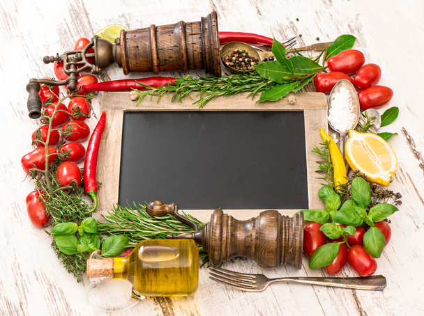 fresh vegetables, spices and herbs with blackboard - Foto, afbeelding