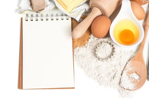recipe book and baking ingredients eggs, flour, sugar, butter, y - Foto, afbeelding