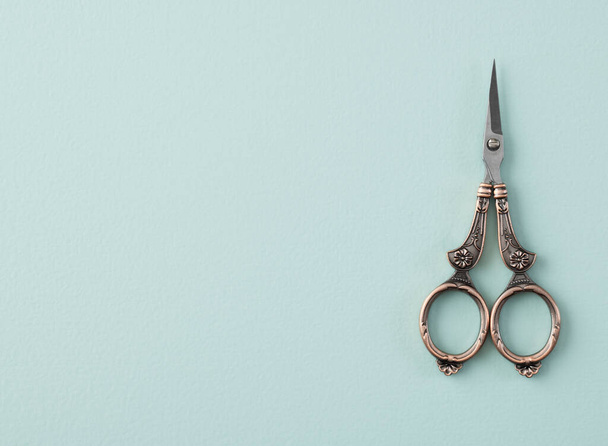 scissors and knife on a blue background - Fotoğraf, Görsel