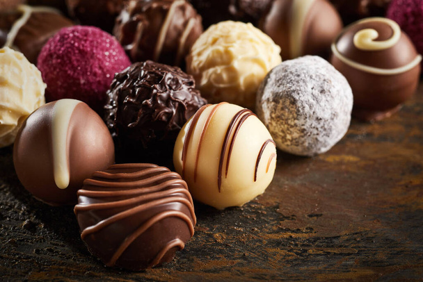 chocolate candies on wooden background - Фото, зображення