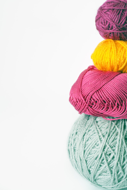 Esferas de fios para tricotar
 - Foto, Imagem