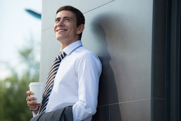 Businessman drinking coffee outdoors - Photo, Image
