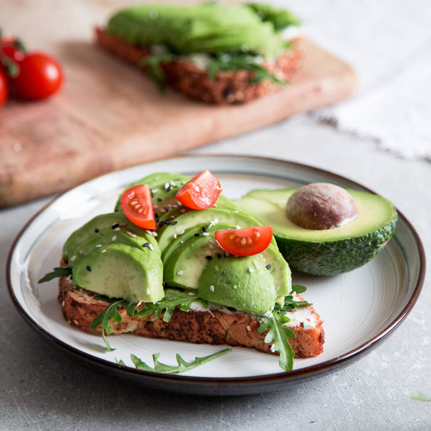 healthy breakfast with avocado and Delicious wholewheat toast. sliced avocado on toast bread with spices. Mexican cuisine/ - Фото, зображення