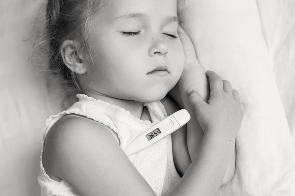Sick little girl in bed  - Fotó, kép