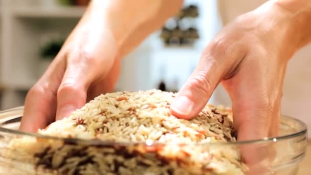 Kapat kabın sağlıklı kuru tahıl taneleri elyaf dünya yemekleri - Video, Çekim