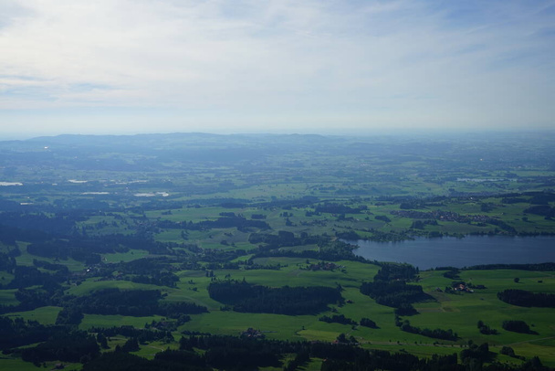 vanuit de lucht uitzicht op het platteland in de zomer - Foto, afbeelding