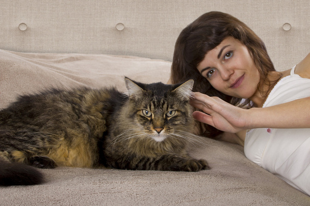 Cat is on a teenage girl's bed - Fotoğraf, Görsel