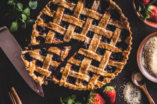 homemade strawberry pie with strawberries and mint on a black background - Fotoğraf, Görsel