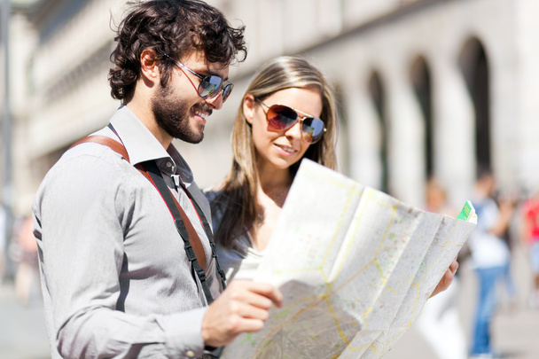 Pár turistů, drží mapa - Fotografie, Obrázek