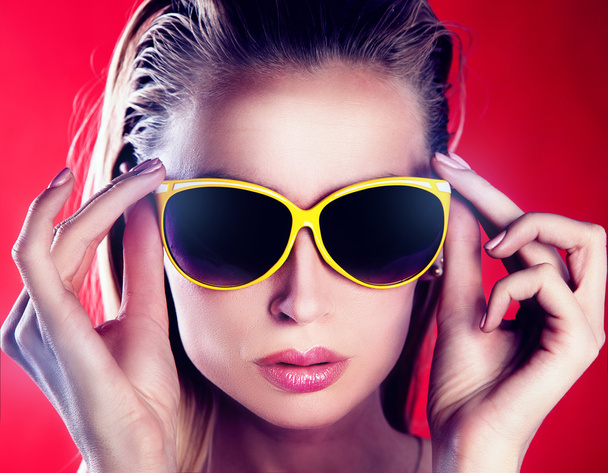 Portrait of girl with sunglasses. - Photo, Image