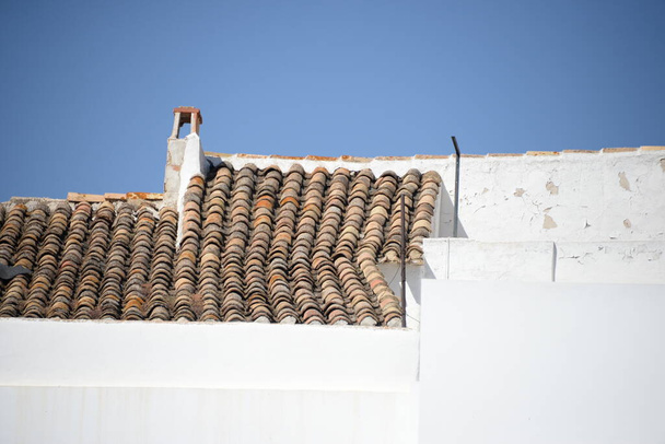 roof of a house with a chimney - Foto, Bild