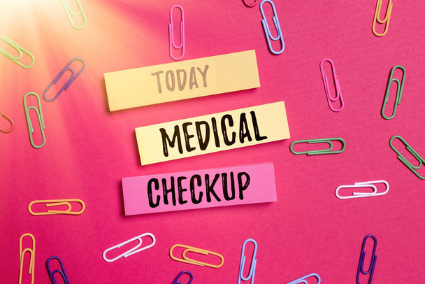 Handschrift Medisch Checkup. Bedrijfsoverzicht medisch onderzoek om uw algemene gezondheidstoestand te testen Brainstormproblemen en oplossingen Vragen stellen Relevante vragen - Foto, afbeelding