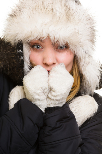 Freezing girl warming her hands - Foto, imagen