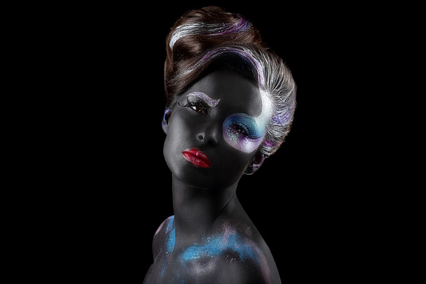 Creativity. Styled Fancy Woman with Art Artistic Makeup. Vogue Style - Foto, Bild