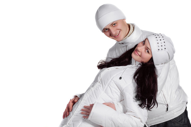 ευτυχισμένος άνθρωπος και μια γυναίκα σε ένα λευκό χειμώνα φόρεμα - Φωτογραφία, εικόνα
