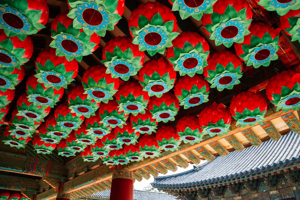 Lootuksen lyhdyt Bulguksan temppelissä Gyeongjussa, Koreassa - Valokuva, kuva