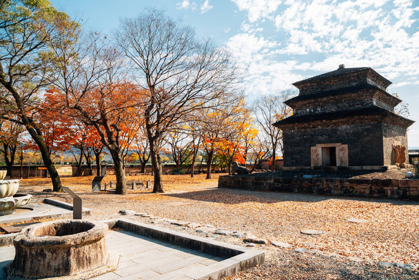 Templo de Bunhwangsa en otoño en Gyeongju, Corea - Foto, Imagen