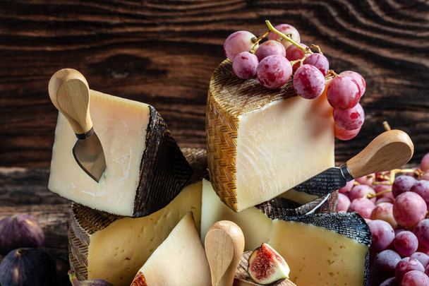 Cheeses with grapes and figs. various types of cheese. place for text. - Foto, immagini